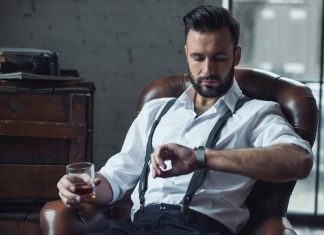 Using a smartwatch as a fashion accessory