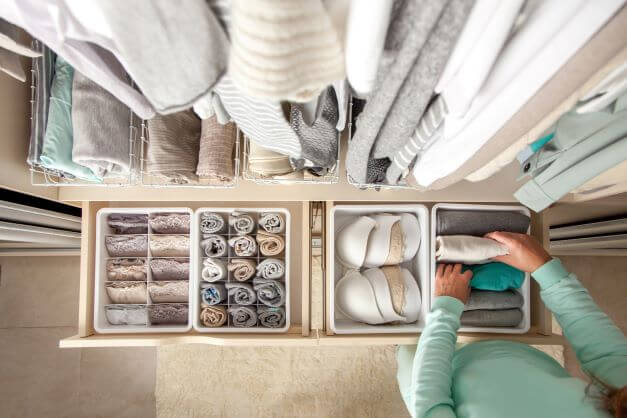 roll and organise closet