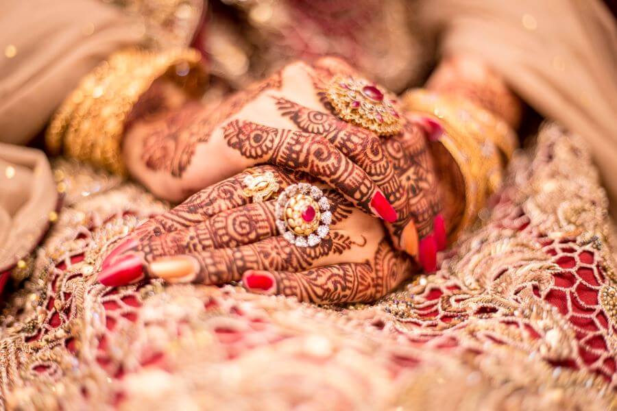 henna tattoo on indian bride
